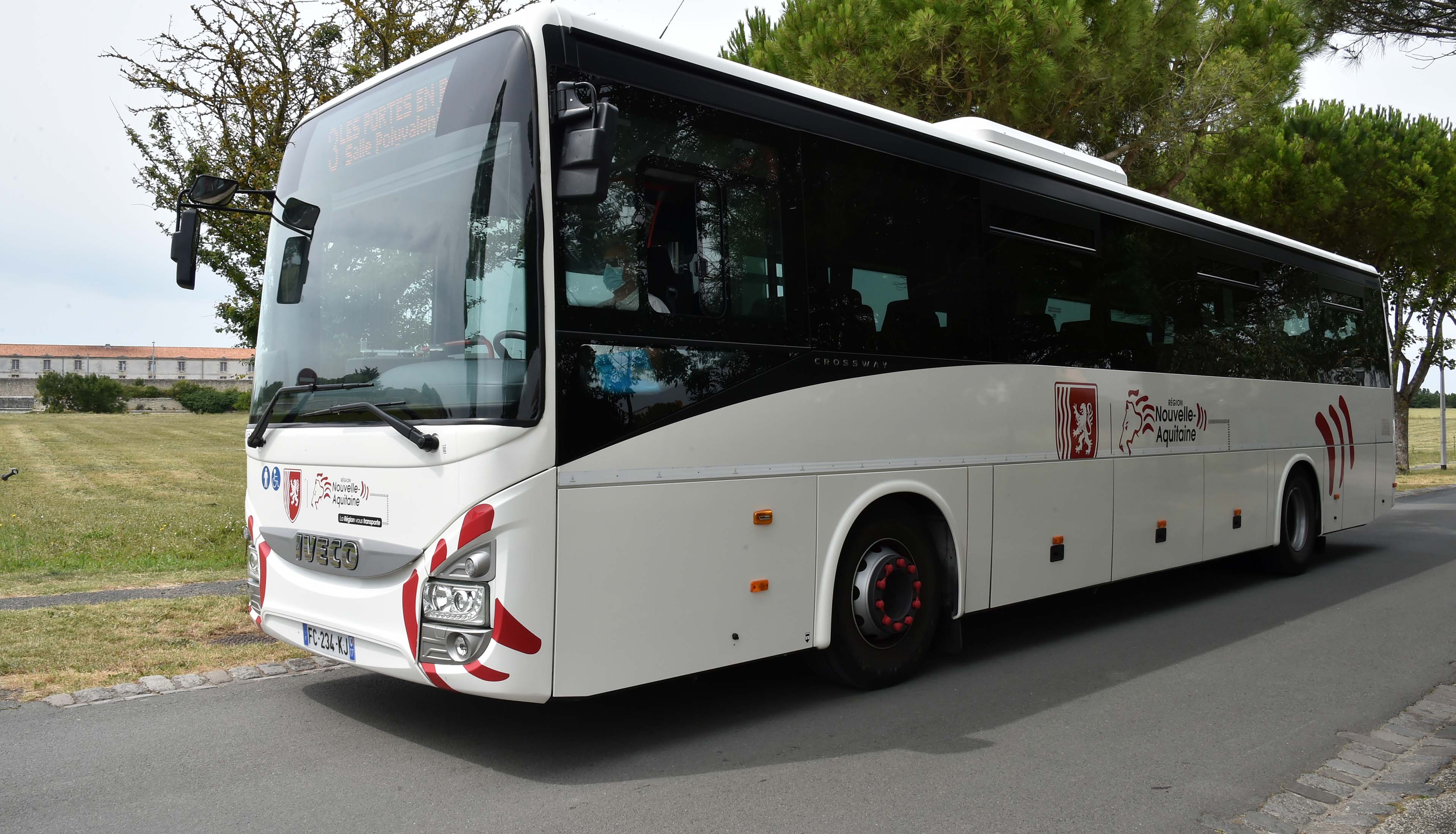 Voyager à bord des cars régionaux avec le Pass tout public